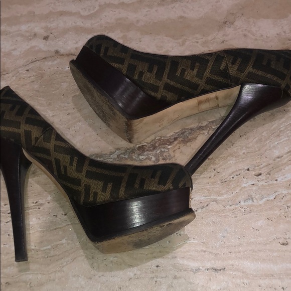 Authentic Fendi Pumps - Picture 6 of 6